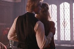 Обнаженная девственница исполняет арию перед сексом