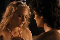 Сексуальная девушка изменяет мужу с молодым парнем