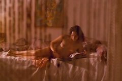 Девушка увидела как мама ласкает свою киску