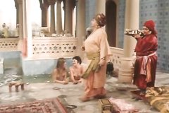 Готовят наложницу к соитию с султаном