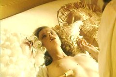 Двое мужчин по очереди трахают девушку