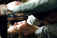 Секс супружеской пары на полу кухни