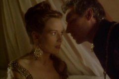 Женщина приближается к оргазму во время секса