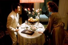 Мужчина со страстью набросился на свою любовницу и поимел ее на полу