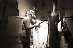 Чувак натыкается на взрослую тетку в душе