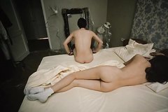 Красотка одевается после первого секса с новым парнем