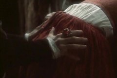 Мужик страстно овладел деревенской бабой сзади