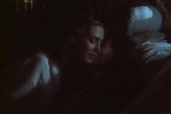 Постельная сцена пары молоденьких возлюбленных