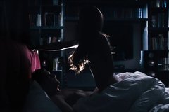 Девушка сосет член и трахается со зрелым мужчиной