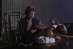 Два парня изнасиловали девчонку в машине