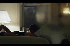 Кевин Спейси делает куни девушке пока она говорит с отцом по телефону