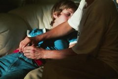 Парень изнасиловал спящую пьяную подругу