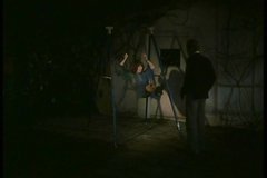 Поимел девушку на качелях