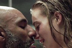 Сексуальная развратница резвится в ванной с очередным любовником