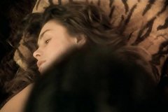 Любовник дает отлизать и трахнуть свою девушку другому мужику