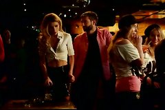 Отжарил Настю Задорожную в шумном баре