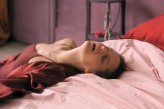 Учит подружку симулировать оргазм