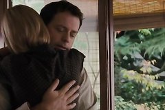 Влюбленная пара занимается сексом во время дождя