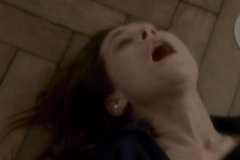 Насильник ворвался в дом к богатой женщине