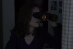 Зрелая тетка мастурбирует, подглядывая за соседом