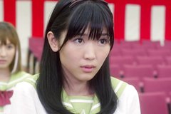 Студентки издеваются над своей однокурсницей