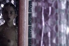 Девушка принимает душ и мечтает о сексе