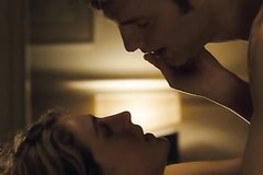 Засадил сзади схватив за волосы