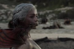 Дейенерис голая возрождается из пепла с драконами