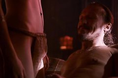 Рыцарь Бронн развлекается в публичном доме с шлюхой