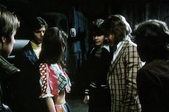 Молодую девушку изнасиловали на старом складе