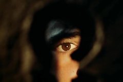 Парень подсматривает как взрослая женщина занимается сексом