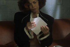 Богатая жена голая принимает ванную