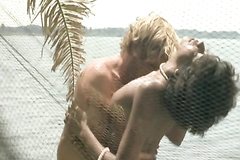 Муж трахает мулатку на пляже а жена подглядывает