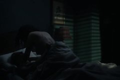 Не смотря на ссоры, жена пристала ночью к мужу ради секса