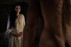 Дочка хозяина дома шантажом вынуждает раба лишить её девственности