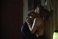 К известной художнице наведывается любовник