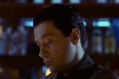 Тощая красотка танцует стриптиз