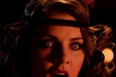 Вампирша проводит ритуал и набрасывается на парня