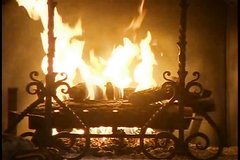 Девчонка оседлала своего парня возле камина