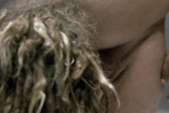 Мужику в публичном доме делают минет