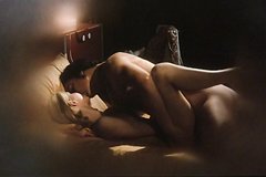 Девушка мастурбирует мечтая о мужике