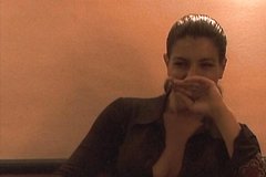 Шлюха подавилась спермой при отсосе