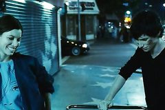 Стриптизерша показала сиськи несчастному