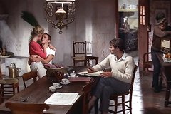 Девушка уводит парня в спальню