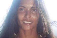 Мачо трахнул туземку в море