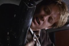 Девушка инвалид трахается в машине