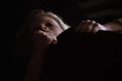 Мужик насилует свою девушку на столе