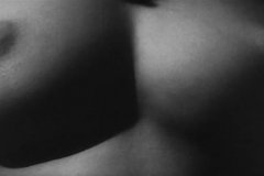 Отец насилует старшую из дочерей