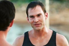 Обманом заставил телок на пляже показать сиськи