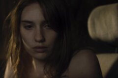 Студентку грубо трахает мужлан в машине